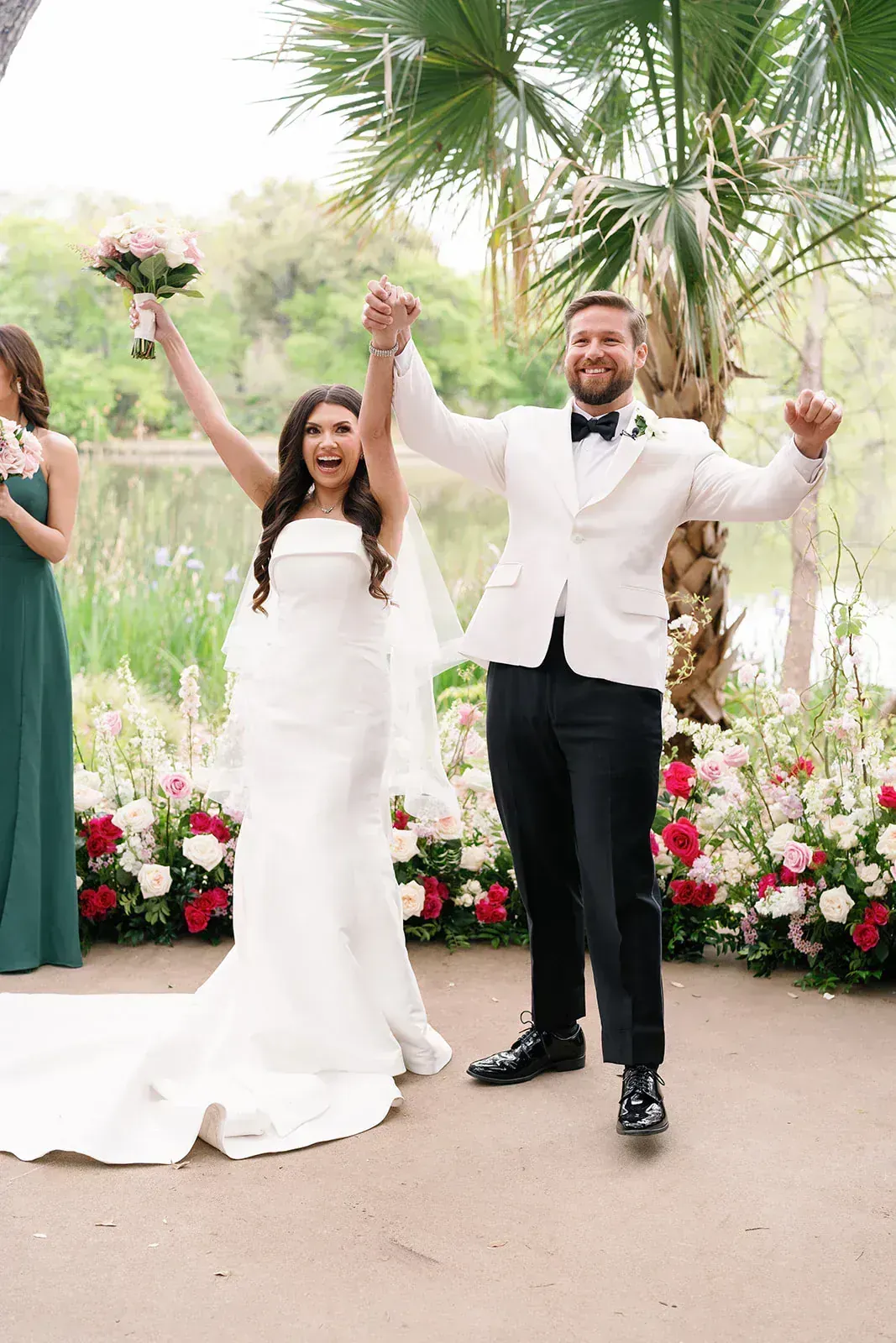 Intimate wedding ceremony along the shores of Lake Travis